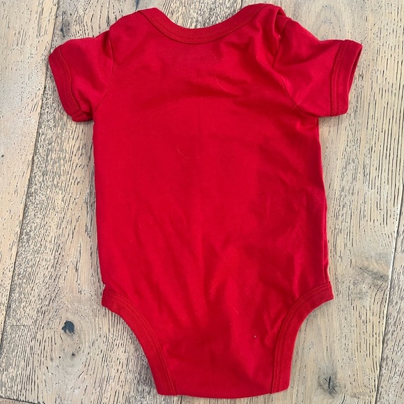 Disney Mickey Onsie 12 months Red Disneyland - Picture 3 of 3